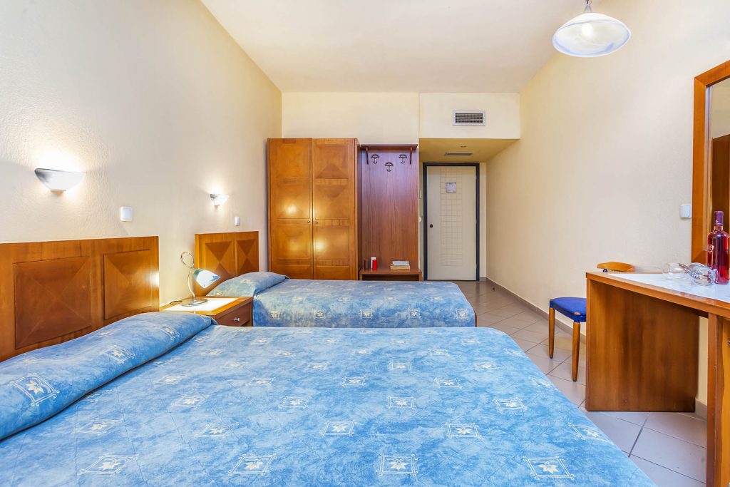 Standard Triple Room 1/4